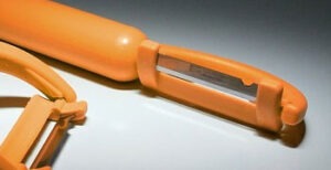 Swivel peeler