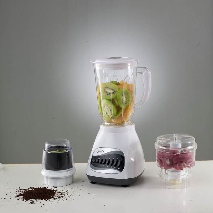a blender with sliced fruits in it