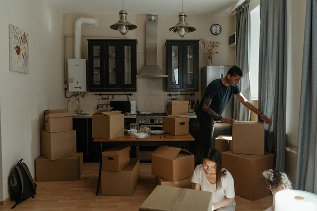 7 Awesome Hacks to Pack Kitchen Items for a Long-Distance Move