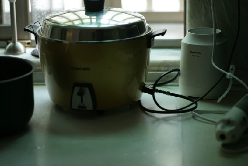 An old slow cooker
