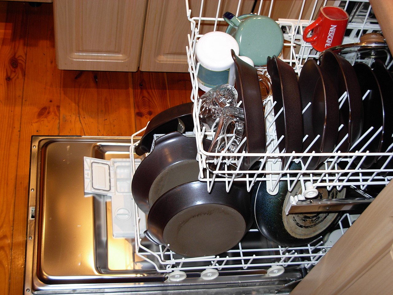 dishware-inside-a-dishwasher