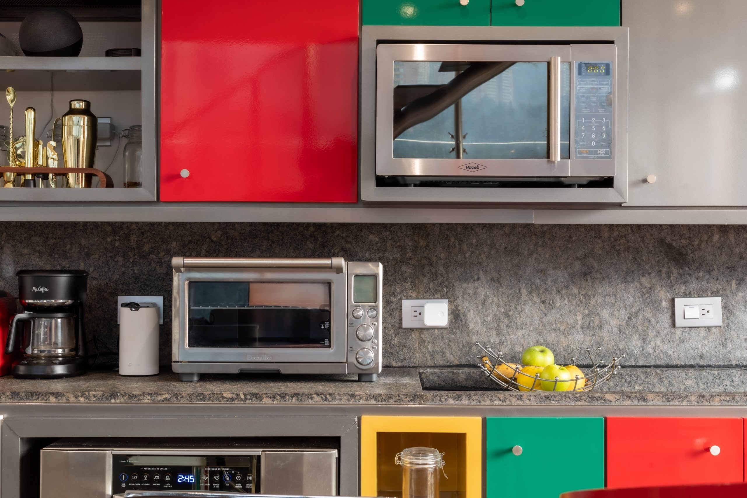 microwave-on-the-countertop