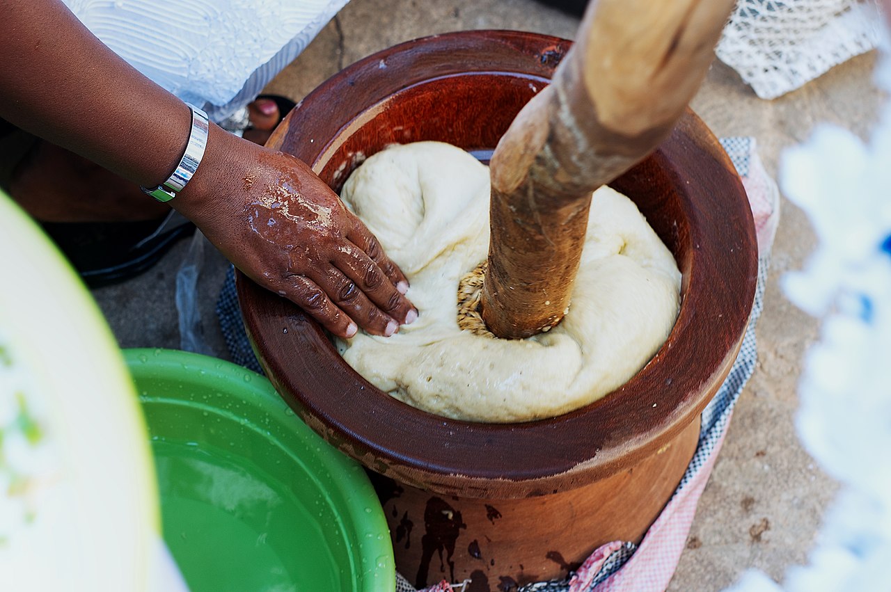 traditional-pounding-of-Fufu